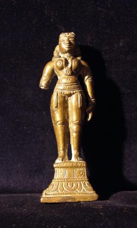 Weibliche Bronzestatue