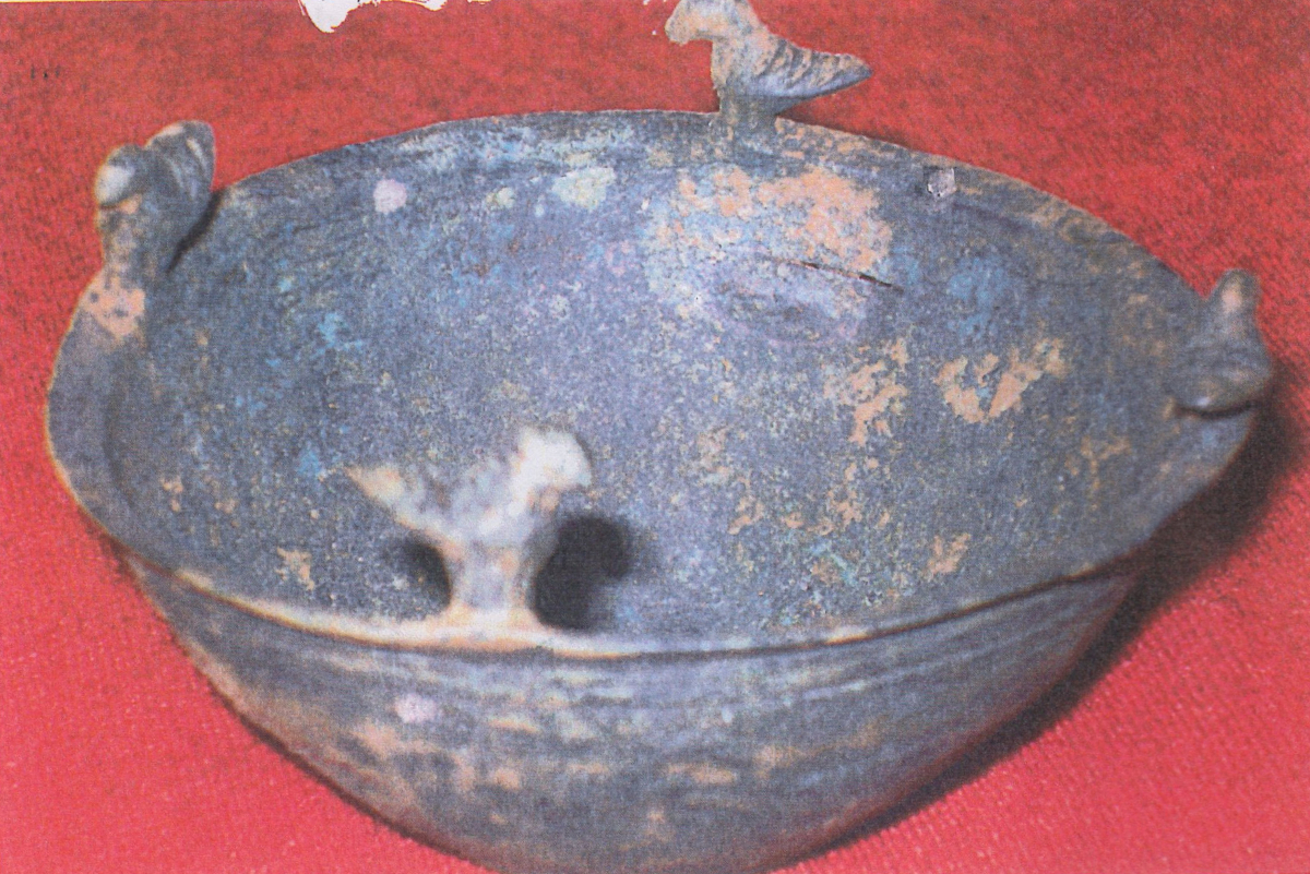 Schale mit Voegeln